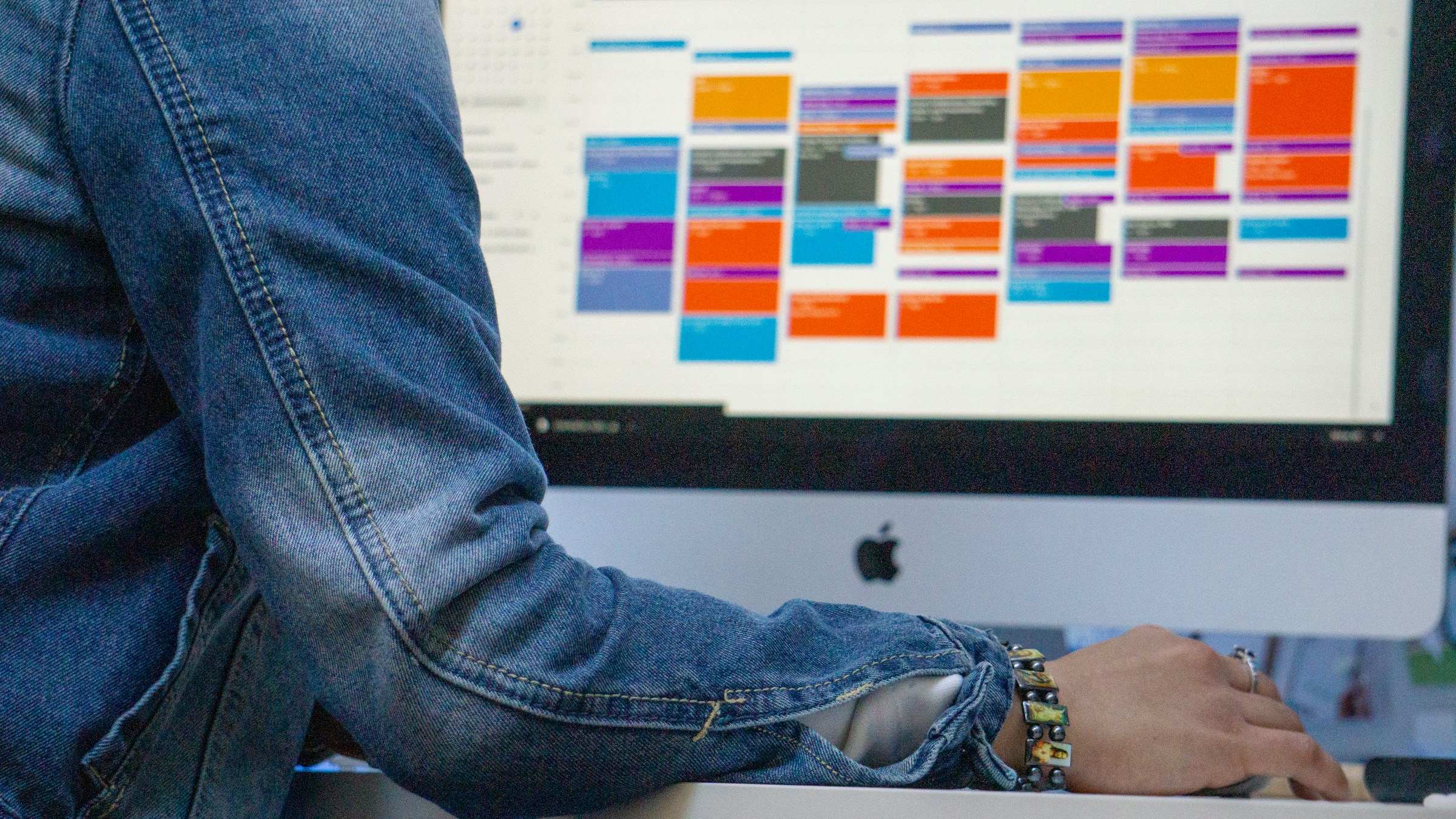 comparison between user generated and AI generated content for better marketing content